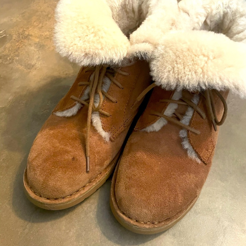Ugh Quincy boots.  Very good condition